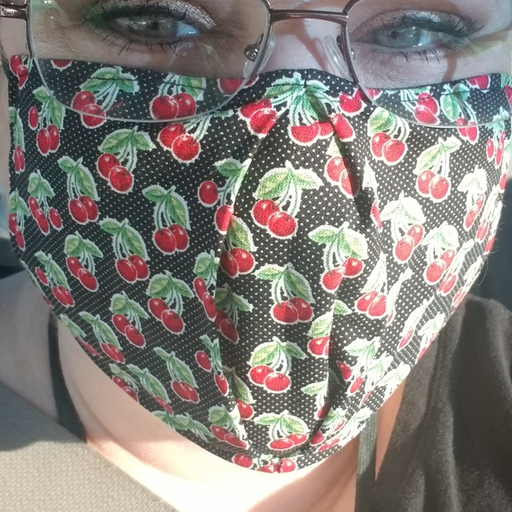 Breathe easy Mask in Black Sugar skull & Skull with Crossbones - Picture 6 of 7